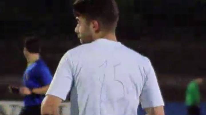 丙球队身穿手写号码白色T恤出场比赛 - 足球第