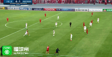 稍稍越位,武磊单刀抽射破门进球无效