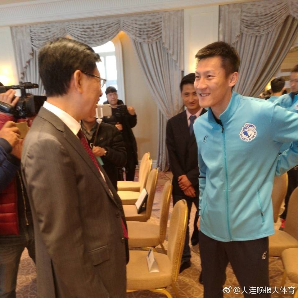 大连一方召开新赛季动员会 目标全力冲超 - 足