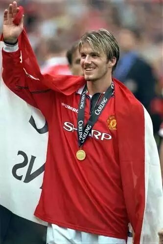 伊布倒三角传球,姆希塔良推射破门,曼联1-0 - 足