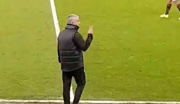 切尔西球迷怒骂穆帅叛徒?别傻了,他真没欠切尔