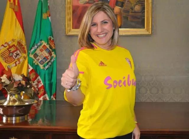 又见走心!卡迪斯的国际妇女节特别版球衣! - 足