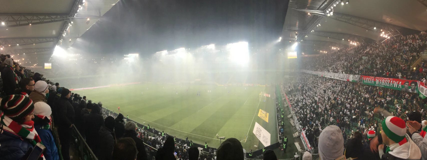 波兰看球记,华沙莱吉亚vs罗切霍茹夫 - 足球视频