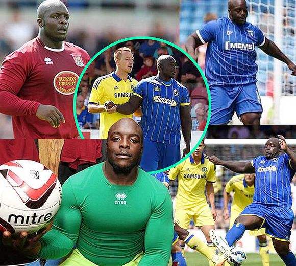 阿金芬瓦和小男孩掰手腕比赛,你猜谁赢了? - 足