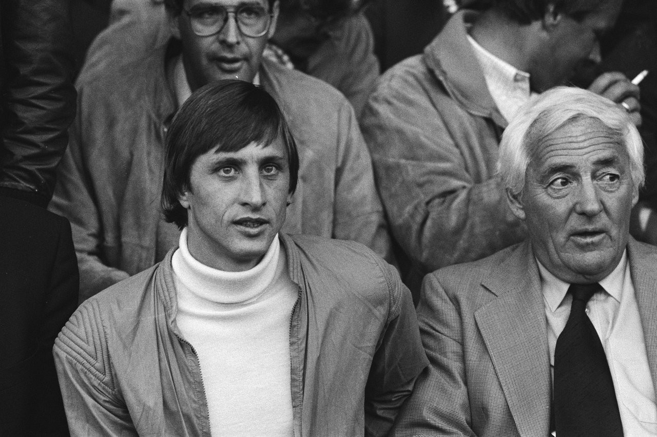 草上翩跹,我自清源--评克鲁伊夫自传《我的转身