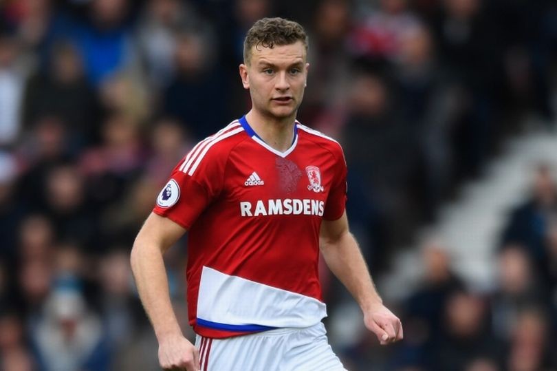 抢手,多支英超球队争米堡后卫 - 足球第一门户