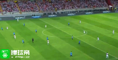 第23分钟,秘鲁中场送出长传,格雷罗单挑穆斯莱拉将球踢偏.