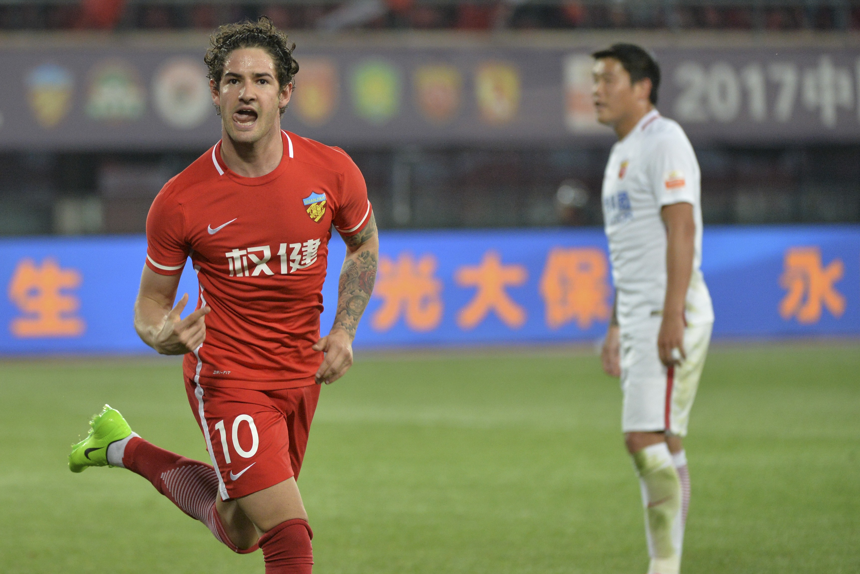 帕托:我和奥斯卡无话不谈 - 专业权威的足球网