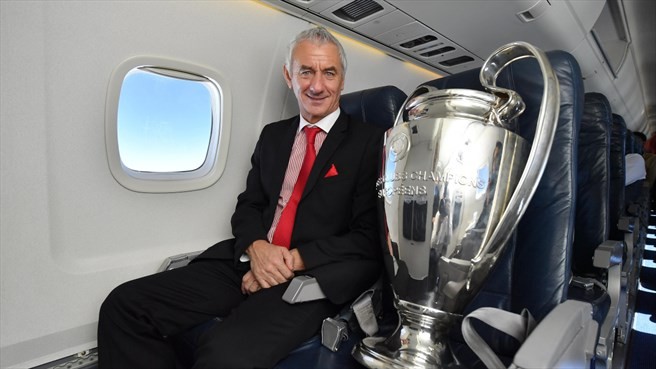 巡展,名宿带欧冠奖杯回威尔士 - 专业权威的足