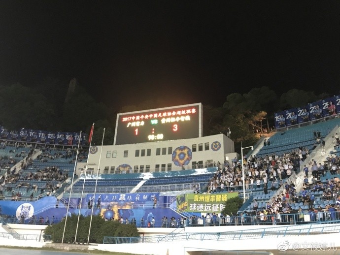 中超首胜,文筱婷赛后祝贺球员 - 专业权威的足