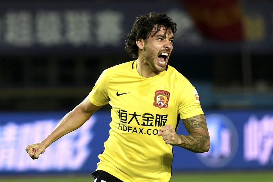 比赛图集:高拉特帽子戏法,广州恒大淘宝客场4