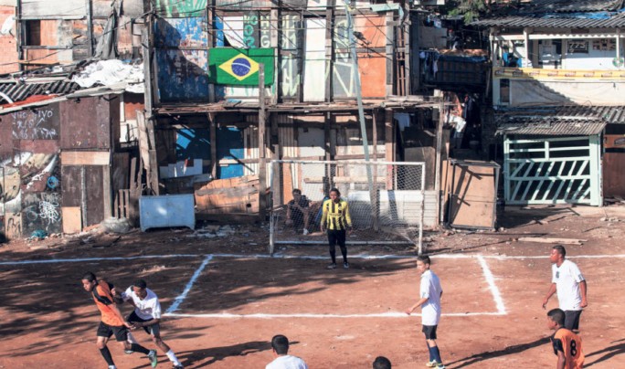 巴西街头足球门将炙手可热:他们通过app租借门