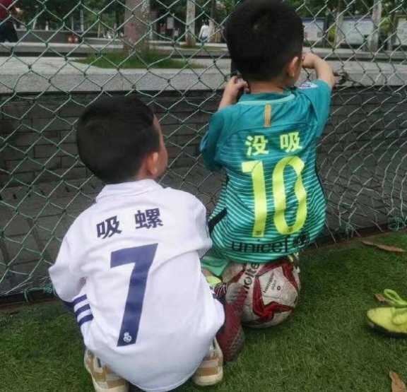 你不看足球,你就不会懂:英雄相惜,亦敌亦友 - 足