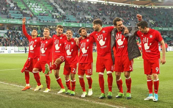 拜仁慕尼黑2017-18赛季全新主客场球衣谍照曝