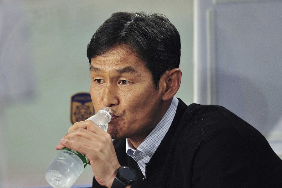 8轮4分!苏宁右边路进攻瘫痪,三外援缺相互配合