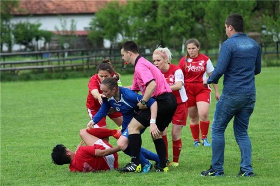 暴力打人,波黑女球员终生禁赛 - 专业权威的足