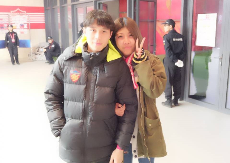 女球迷采访:超爱张修维的权健球迷张童 - 专业