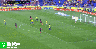 第55分钟,梅西策动进攻,阿尔巴左路分球,梅西射门被防守队员挡出.