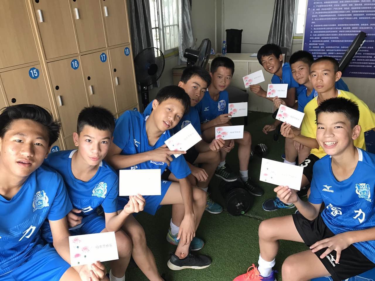 我爱你妈妈|富力广州梯队小球员的母亲节献礼