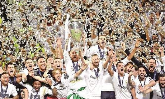 官方:欧冠决赛会在草坪上颁奖 - 专业权威的足