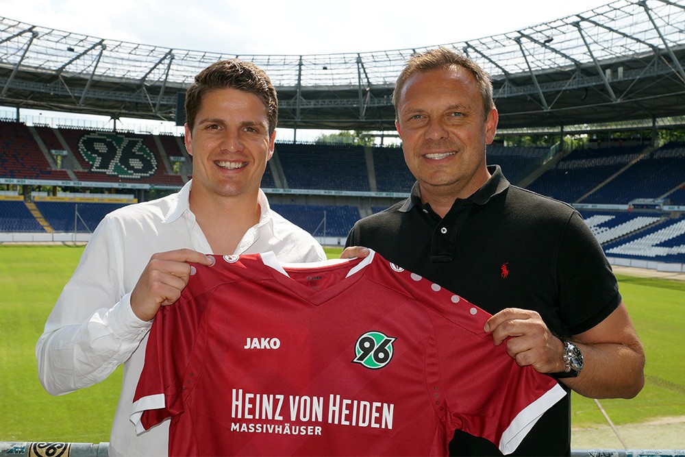 官方:汉诺威96签下施维格勒 - 专业权威的足球