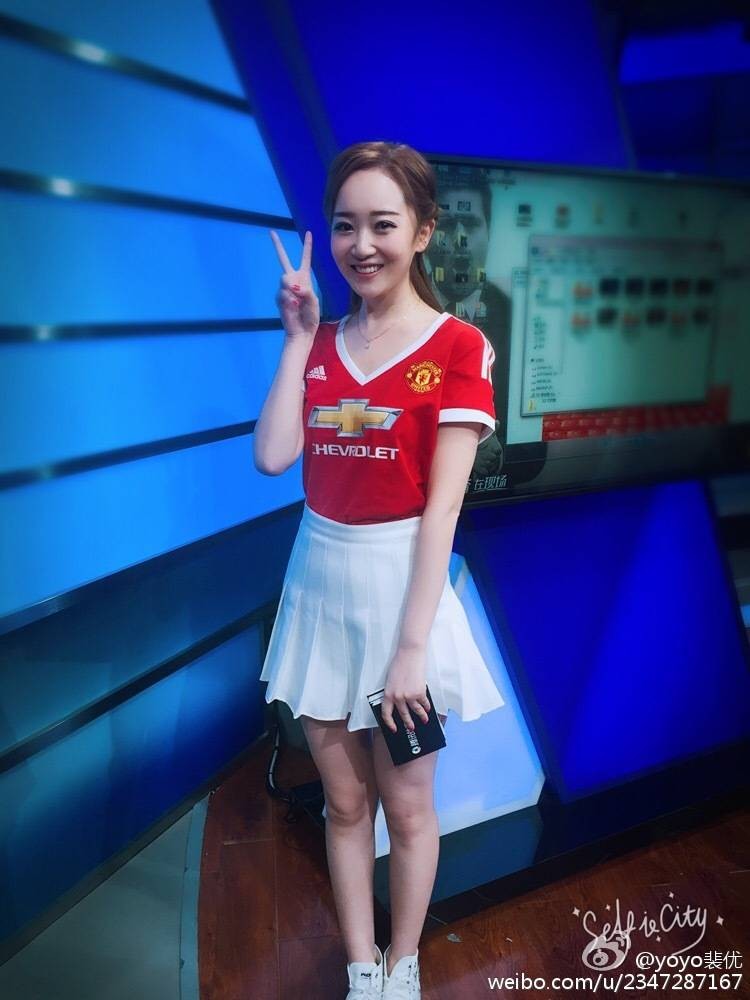 女球迷采访:FIFAONLINE3官方解说裴优 - 专业