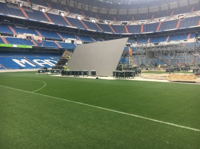 安装大屏幕,伯纳乌球场可供球迷观战欧冠决赛
