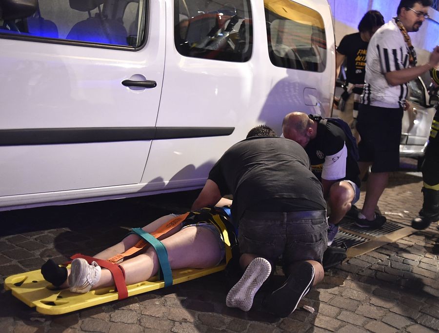 燃放爆竹,意大利都灵发生球迷骚乱 - 专业权威