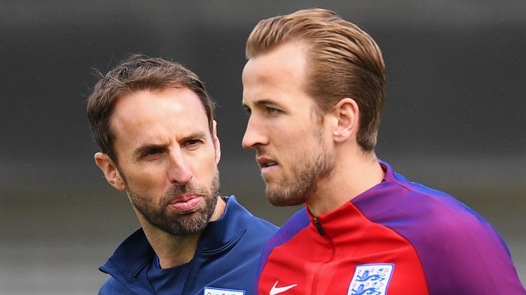 拉拉纳:凯恩是世界最佳之一 - 专业权威的足球