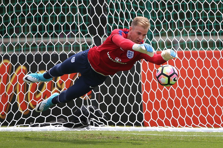 天空体育:西汉姆联要租哈特 - 专业权威的足球