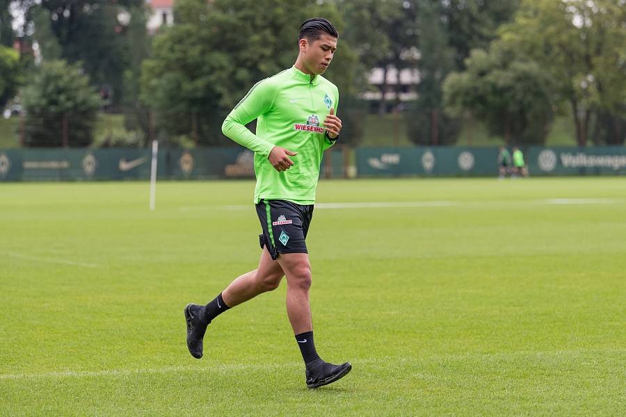 图集:不莱梅集训开始,张玉宁首次参加球队合练