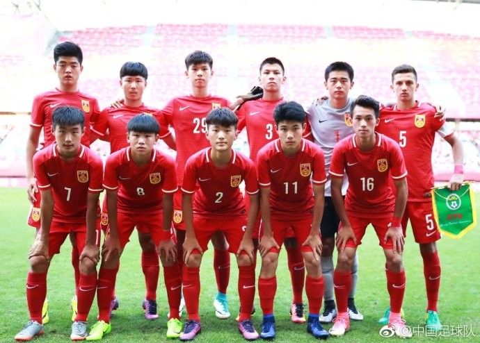比赛图集:U16国足1-4负于捷克U16,金忆杭头球