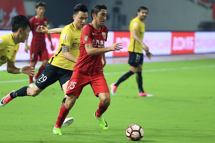 比赛图集:上港2-2恒大,武磊张臂庆祝 - 广州恒大