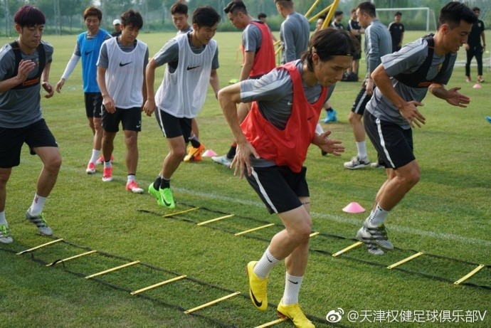 图集:权健紧张备战中超,张鹭飞扑显身手 - 天津