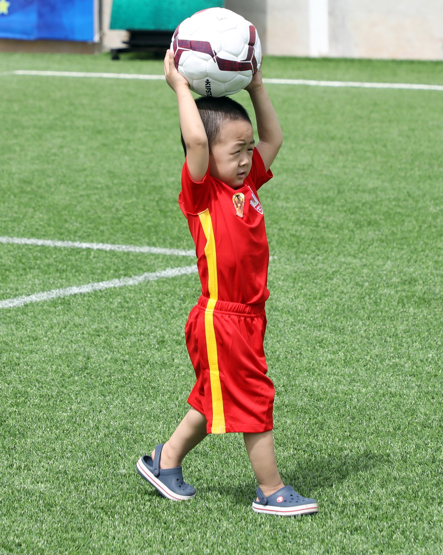 亚泰地产组织亲子团探营净月基地,感受足球快