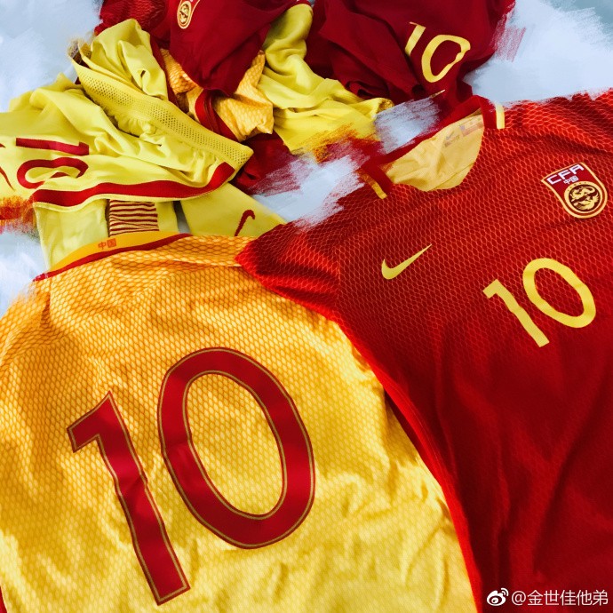 身穿10号,刘若钒晒国青球衣 - 中国U19|刘若钒