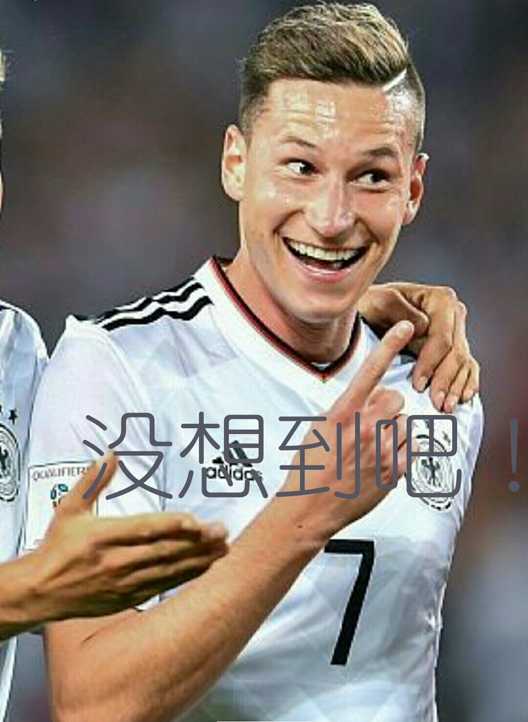 比赛图集:穆勒再变表情包袭胸小德,场边勒夫露出蜜汁微笑