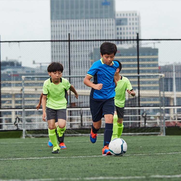 导购手册:买好装备送娃上球场 为中国足球添希