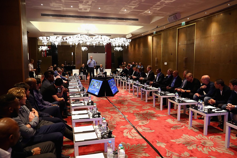 图集:FIFA举行名宿会议,众传奇齐集伦敦,科里纳