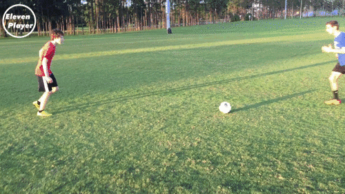 足球技巧:教你一招穿裆技巧脚后摆尾hocus pocus