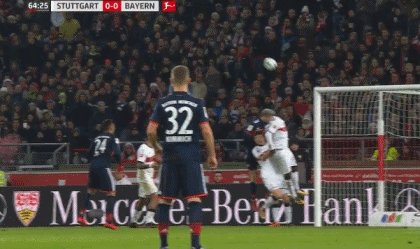 科曼左边路低平球传中,穆勒禁区左侧劲射破门!斯图加特0-1拜仁!