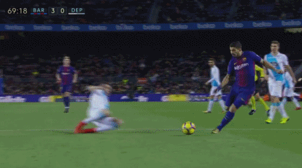 苏亚雷斯造点,梅西主罚点球被扑