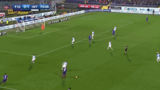 差一点,基耶萨完美停球搓射近角偏出