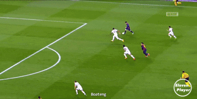 懂球号文章   基本上来说这个动作就是先把自己的身体打开佯装要把球