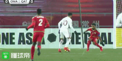 开场施压,阿菲夫禁区内停球后弧线射门偏出