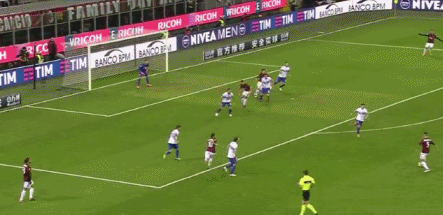 进攻配合,恰尔汗奥卢远射经折射后偏出 — ac米兰