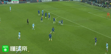 德布劳内主罚任意球送出直塞,阿圭罗插上后传到后点,奥塔门迪铲射破门