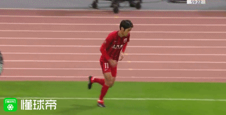 比赛第60分钟,上港做出换人调整,陈彬彬被换下,吕文君替补出场.