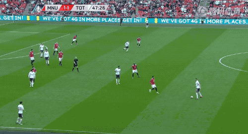 长传,曼联已有应对,顶住凯恩不让其转身,埃雷拉