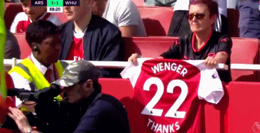   表达感谢,一位阿姨球迷晒出温格